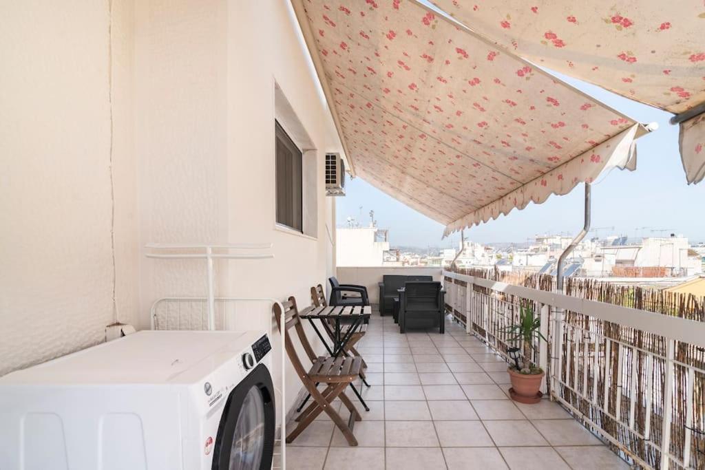 Top Floor Apartment At Petrolona With Big Balcony Αθήνα Εξωτερικό φωτογραφία